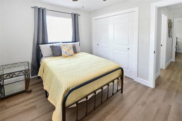 418 40th Ave S, Saint Petersburg, FL 33705 - bedroom featuring baseboards, light wood-style flooring, a closet, and ceiling fan