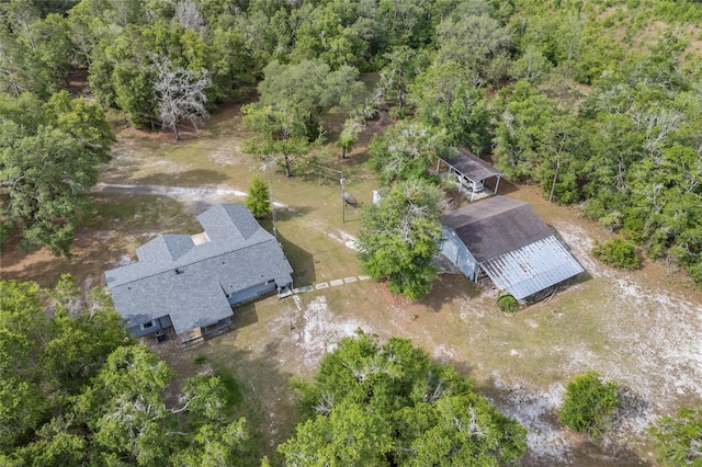 birds eye view of property featuring a forest view