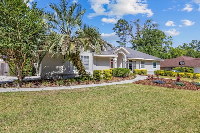 view of front of house featuring stucco siding and a front yard