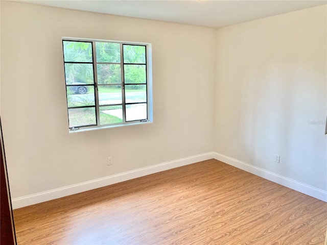 1041 NE 10th Ave, Gainesville, FL 32601 - empty room featuring light wood-type flooring and baseboards