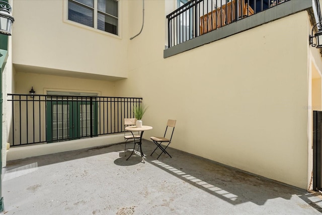 339 NE 2nd Ave, Gainesville, FL 32601 - view of patio featuring a balcony