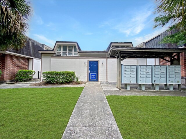 mid-century inspired home with a front yard