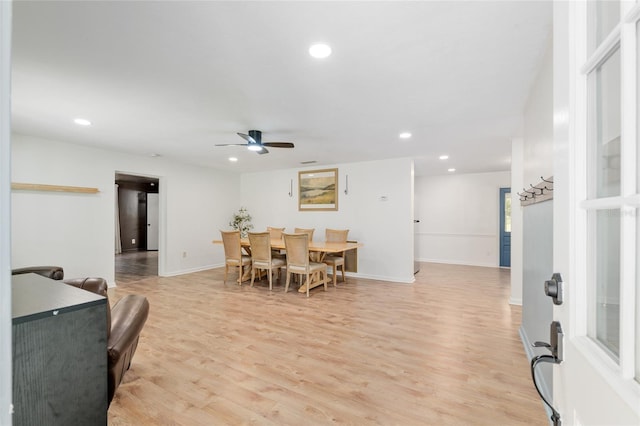 dining area featuring recessed lighting, light wood-style flooring, ceiling fan, and baseboards