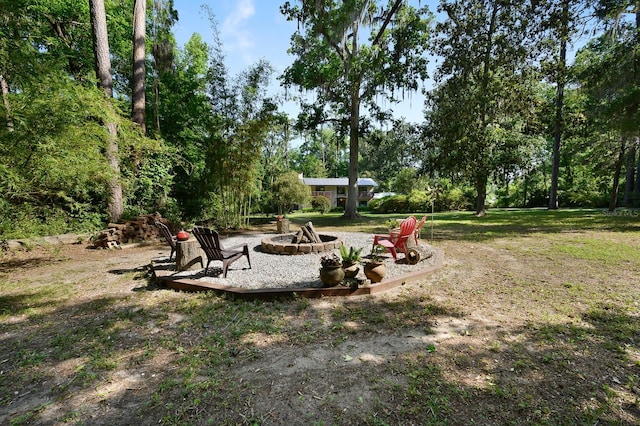 view of yard featuring an outdoor fire pit
