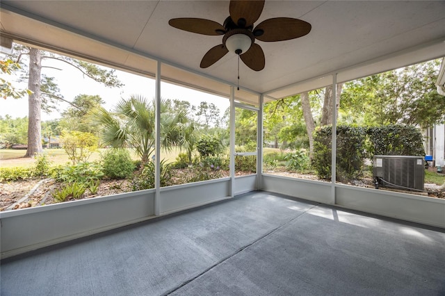 6355 NW 106th Pl, Alachua, FL 32615 - unfurnished sunroom featuring plenty of natural light and a ceiling fan