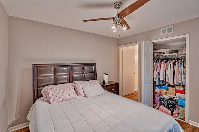 105 SE 16th Ave Unit N103, Gainesville, FL 32601 - bedroom with wood finished floors, a closet, and a ceiling fan