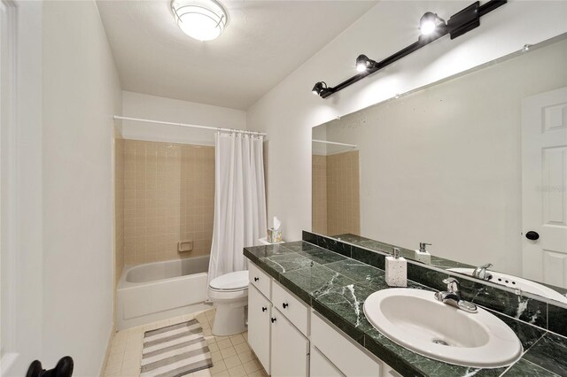 4511 SW 83rd Dr, Gainesville, FL 32608 - full bathroom featuring shower / tub combo with curtain, vanity, and toilet