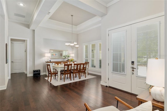 dining room featuring visible vents, an inviting chandelier, ornamental molding, and hardwood / wood-style flooring