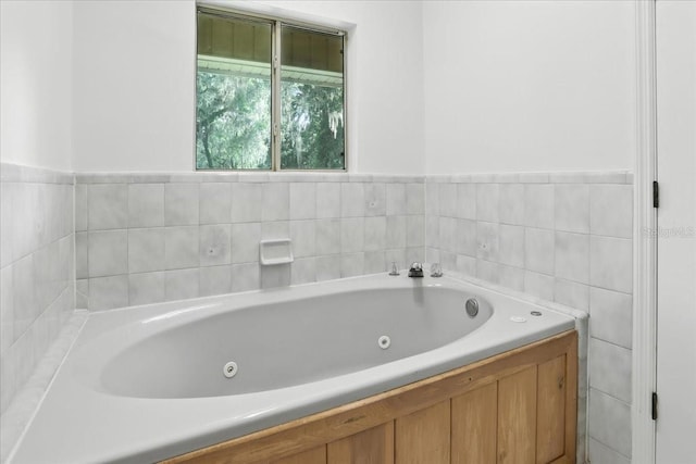 7800 SW 24th Ave, Gainesville, FL 32607 - bathroom featuring a jetted tub
