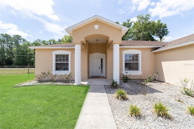 2648 NE 24th Pl, Ocala, FL 34470 - entrance to property with fence, stucco siding, a yard, and roof with shingles