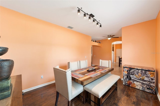 2648 NE 24th Pl, Ocala, FL 34470 - dining area with visible vents, wood finished floors, baseboards, ceiling fan, and arched walkways
