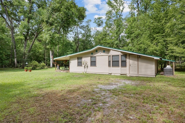 exterior space with a yard