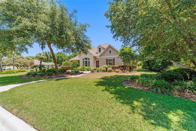 view of front of house featuring a front lawn