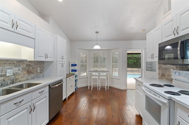 9505 NW 4th Pl, Gainesville, FL 32607 - kitchen featuring a sink, lofted ceiling, stainless steel appliances, tasteful backsplash, and light countertops