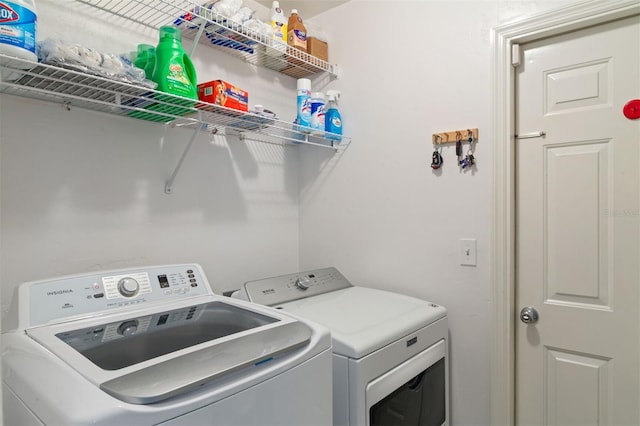 9505 NW 4th Pl, Gainesville, FL 32607 - laundry room featuring laundry area and washer and clothes dryer