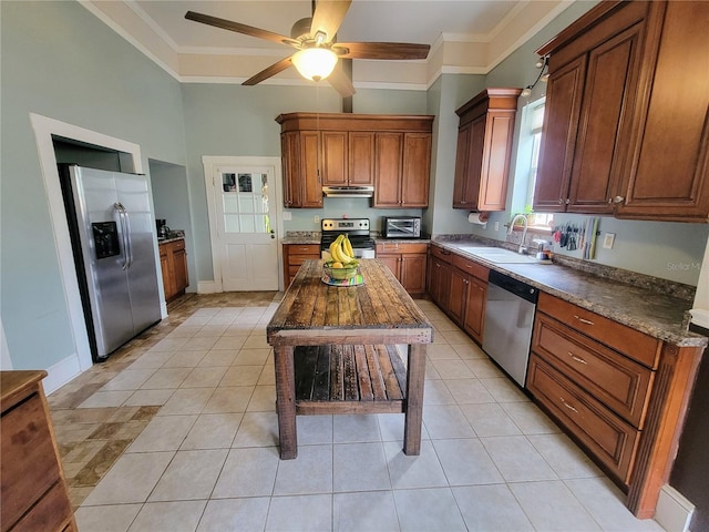 9150 SW 151st Ln, Archer, FL 32618 - kitchen featuring stainless steel appliances, a sink, under cabinet range hood, ornamental molding, and ceiling fan