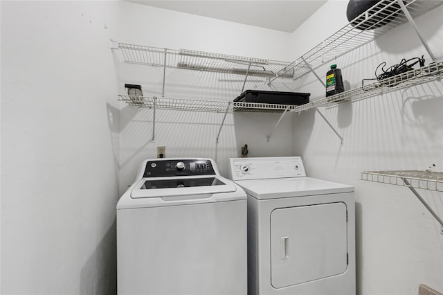 2219 SW 39th Way, Gainesville, FL 32607 - laundry area with independent washer and dryer