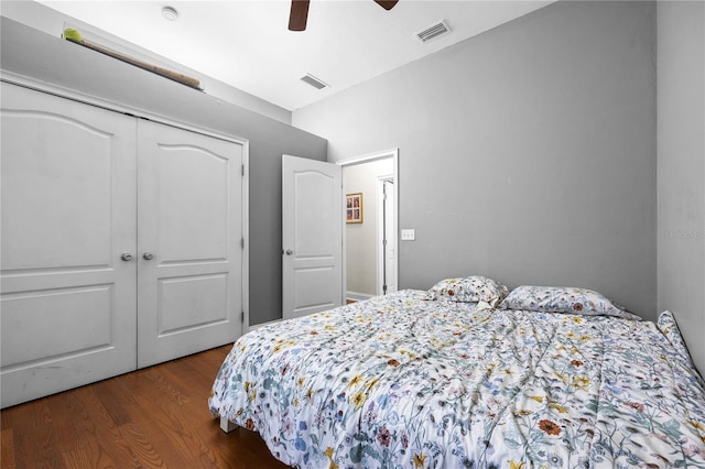 bedroom featuring dark wood finished floors, a closet, and a ceiling fan