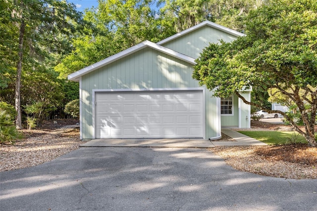 7202 NW 52nd Ter, Gainesville, FL 32653 - garage with driveway