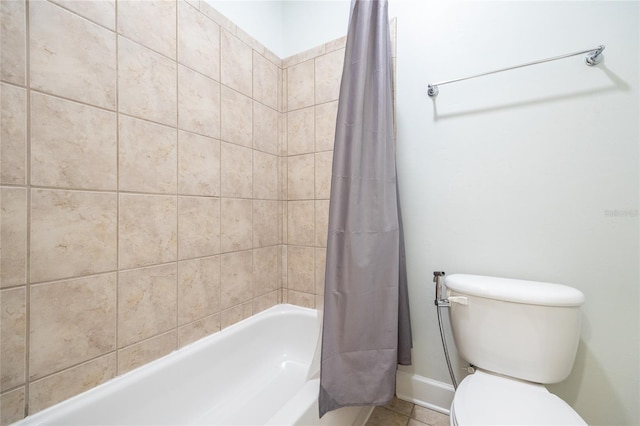 13209 SW 3rd Ln, Newberry, FL 32669 - full bath featuring shower / tub combo with curtain, baseboards, toilet, and tile patterned flooring