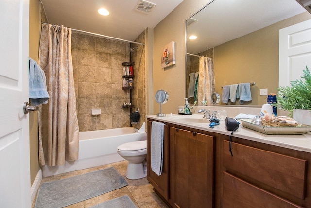 full bath featuring toilet, vanity, shower / bathtub combination with curtain, and recessed lighting