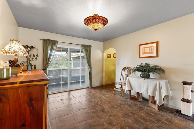 7450 SE State Road 121, Morriston, FL 32668 - dining room with arched walkways and baseboards