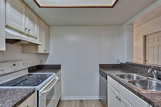 kitchen with white electric range, under cabinet range hood, a sink, dishwasher, and dark countertops