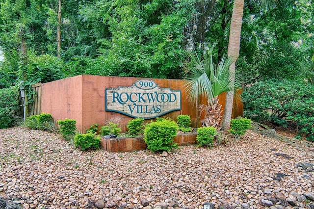 view of community / neighborhood sign