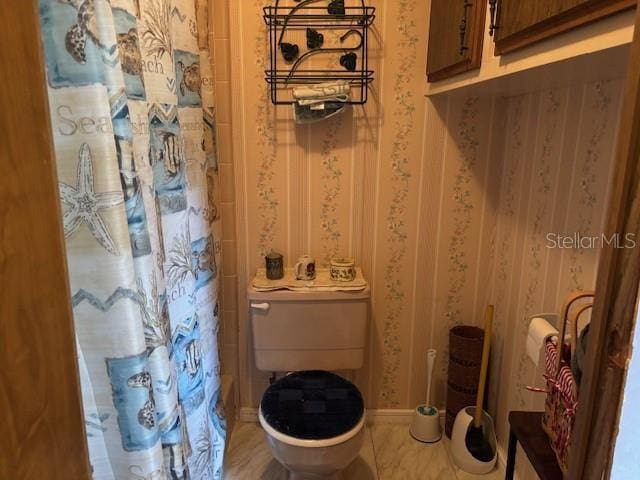 6410 SW 170th St, Archer, FL 32618 - full bath with toilet and a shower with curtain