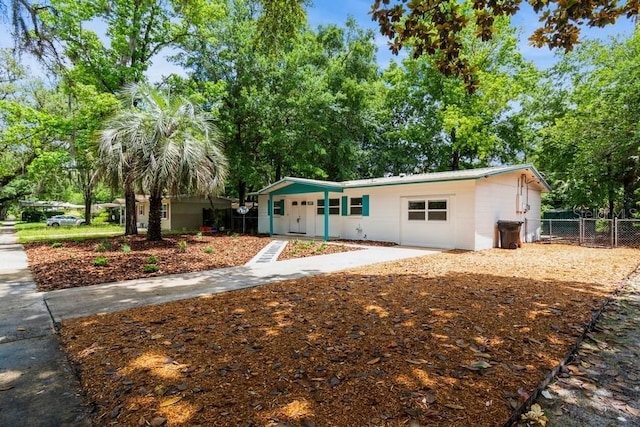 2911 NE 17th Ter, Gainesville, FL 32609 - ranch-style home featuring fence