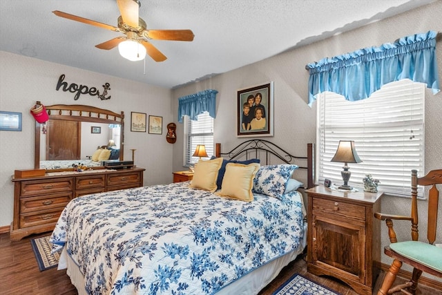1786 S Border Ave, Inverness, FL 34452 - bedroom featuring dark wood-style floors, a textured ceiling, and ceiling fan