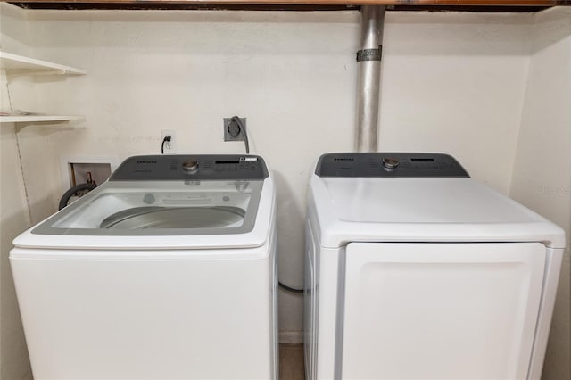 5610 NW 29th Ter, Gainesville, FL 32653 - laundry area with separate washer and dryer