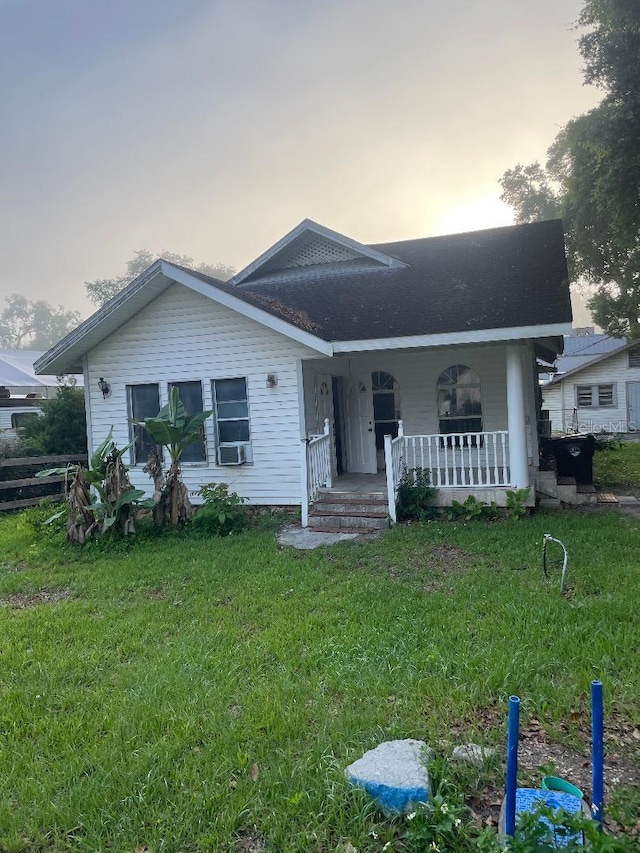 31 NW 4th St, Williston, FL 32696 - view of front facade with covered porch and a lawn