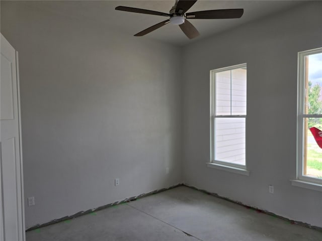 empty room featuring concrete flooring and ceiling fan