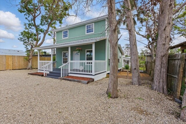 203 1st Ave SE, Steinhatchee, FL 32359 - view of front facade with a porch and fence