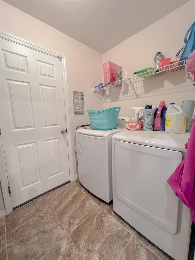 609 NE 2nd St, Williston, FL 32696 - clothes washing area featuring washer and dryer and baseboards