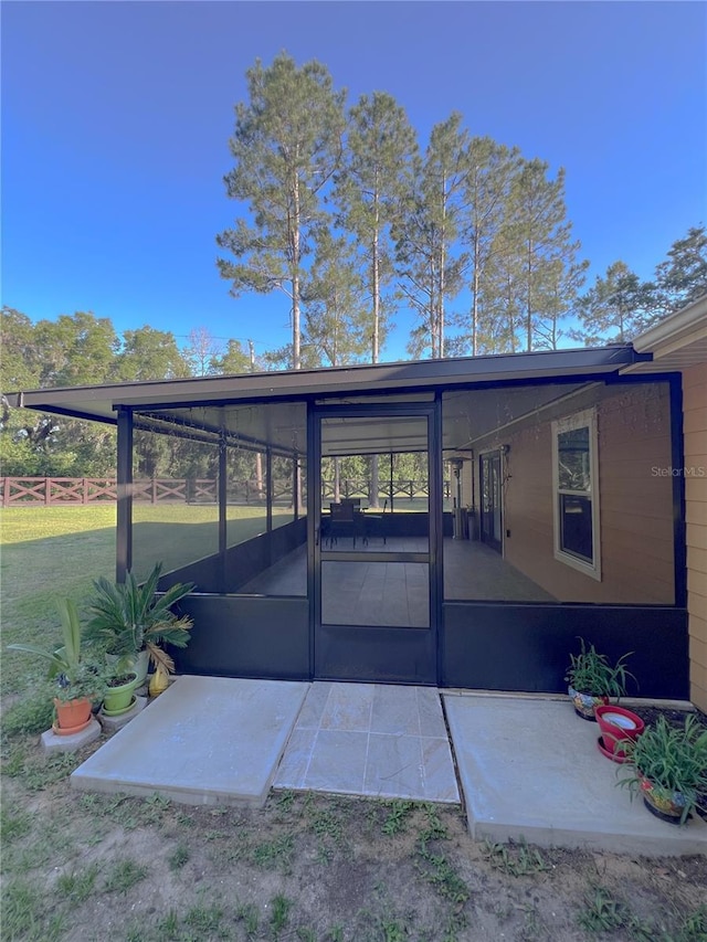 609 NE 2nd St, Williston, FL 32696 - view of patio with a sunroom and fence