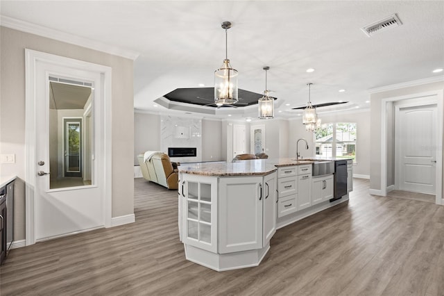 17781 SW 72nd Street Rd, Dunnellon, FL 34432 - kitchen featuring ornamental molding, light wood-style flooring, recessed lighting, open floor plan, and an island with sink