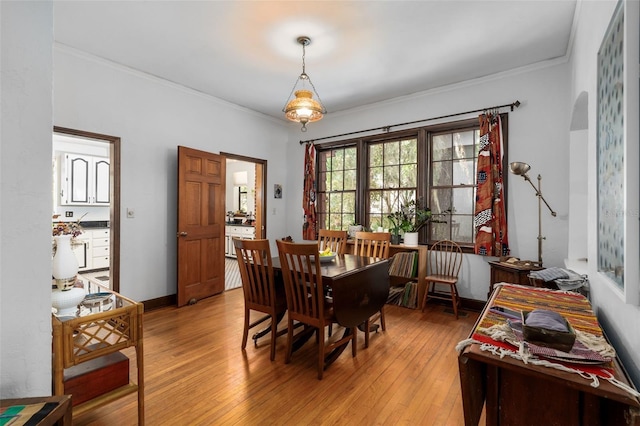535 NE 9th Ave, Gainesville, FL 32601 - dining space featuring arched walkways, light wood-type flooring, and ornamental molding