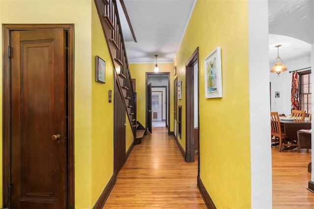535 NE 9th Ave, Gainesville, FL 32601 - hall featuring light wood-type flooring, stairs, ornamental molding, arched walkways, and baseboards