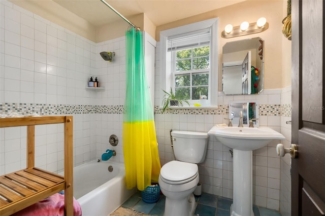 535 NE 9th Ave, Gainesville, FL 32601 - full bath with toilet, tile walls, shower / bath combo with shower curtain, and tile patterned flooring