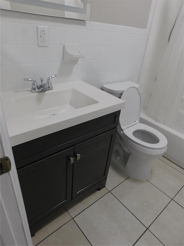 721 Town Ct Unit A & B, Bronson, FL 32621 - full bathroom featuring vanity, toilet, shower / bath combo with shower curtain, tile patterned floors, and tile walls