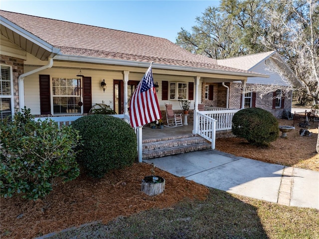 8968 122nd St, Live Oak, FL 32060 - ranch-style house with a porch and a shingled roof
