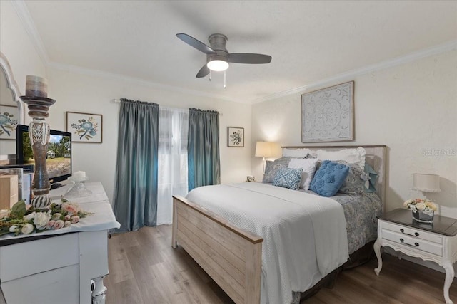 914 S Main St, Trenton, FL 32693 - bedroom with light wood-style floors, crown molding, and ceiling fan