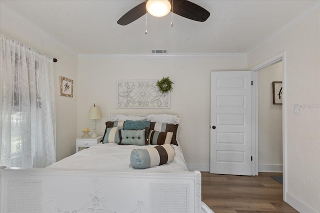 914 S Main St, Trenton, FL 32693 - bedroom with crown molding, wood finished floors, baseboards, and ceiling fan