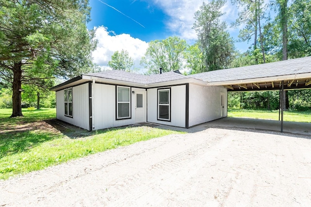3046 SE 134th St, Starke, FL 32091 - ranch-style house featuring an attached carport, a front lawn, and driveway