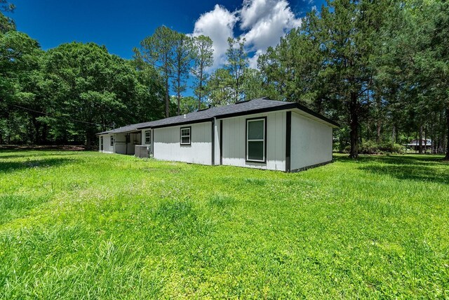 3046 SE 134th St, Starke, FL 32091 - rear view of house with a lawn