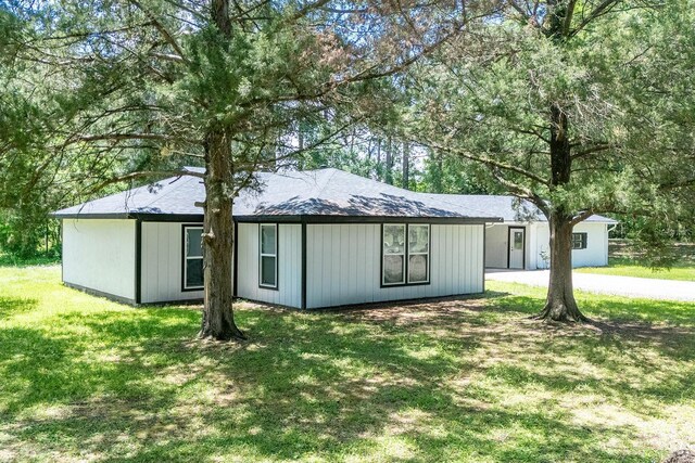 3046 SE 134th St, Starke, FL 32091 - view of front of house with a front lawn
