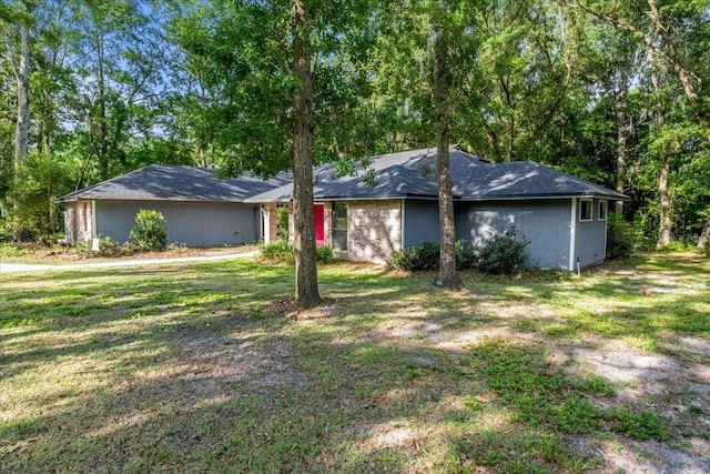 view of front of house featuring a front yard