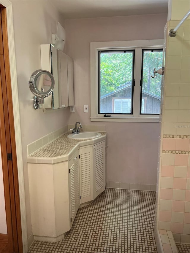 kitchen featuring a sink